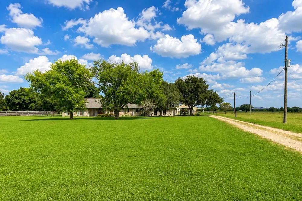8696 Moravian Drive Sealy, TX 77474