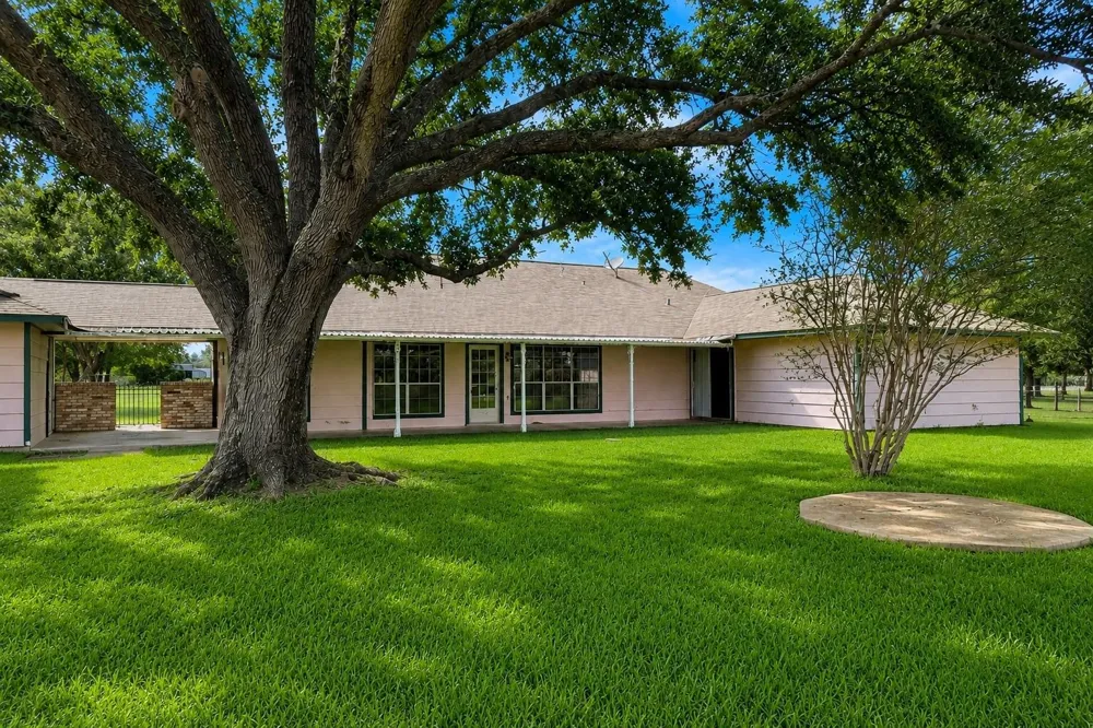 8696 Moravian Drive Sealy, TX 77474