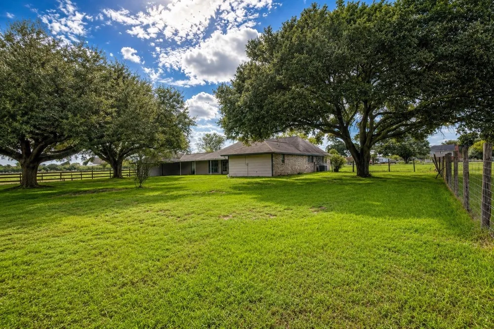 8696 Moravian Drive Sealy, TX 77474
