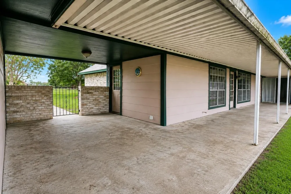 8696 Moravian Drive Sealy, TX 77474
