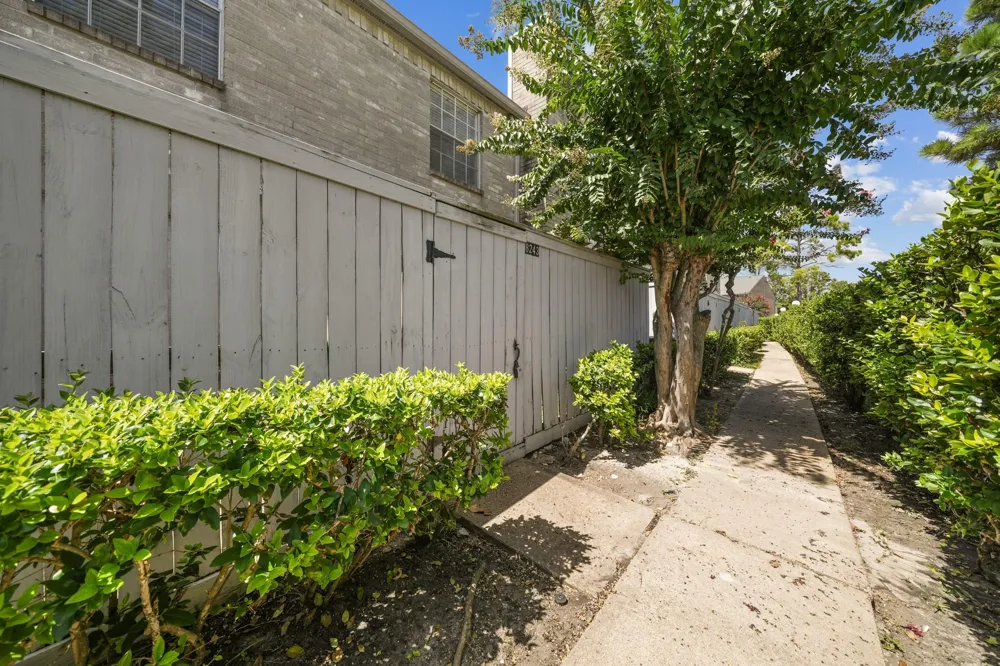 8243 Creekbend Drive #8243 Houston, TX 77071