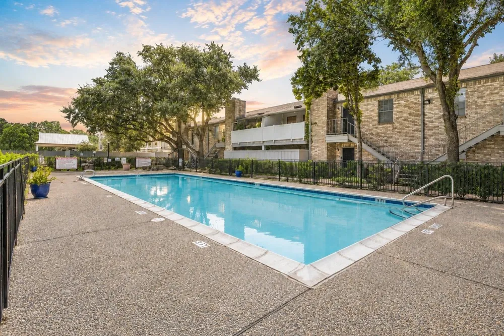 8243 Creekbend Drive #8243 Houston, TX 77071