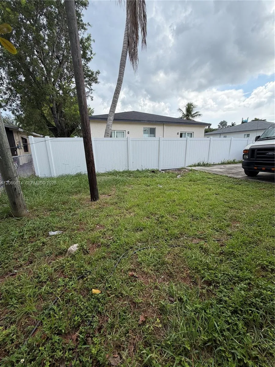 4073 SW 52nd St #s Dania Beach, FL 33314