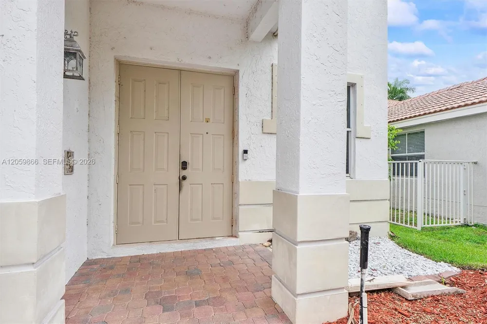 4389 Laurel Ridge Cir Weston, FL 33331