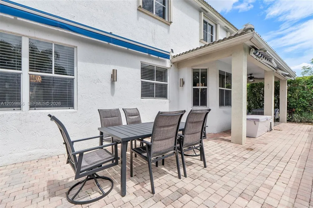 4389 Laurel Ridge Cir Weston, FL 33331