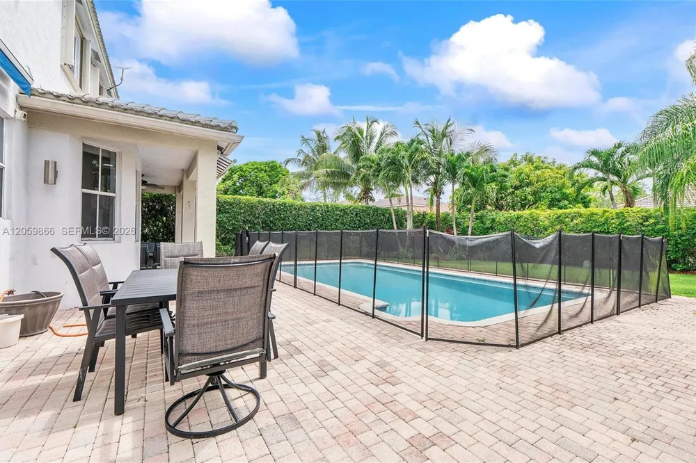 4389 Laurel Ridge Cir Weston, FL 33331