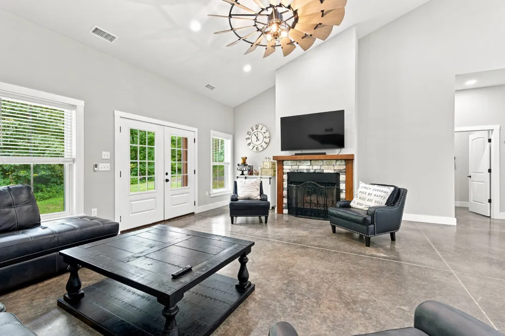 594 Highway 100 Centerville, TN 37033