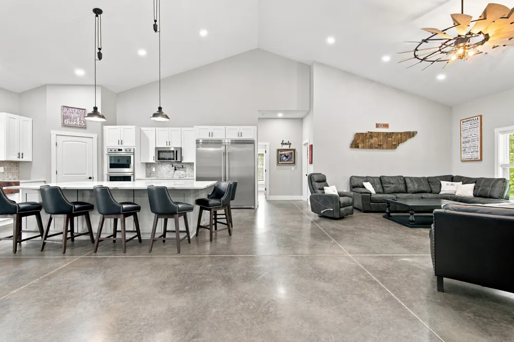 594 Highway 100 Centerville, TN 37033