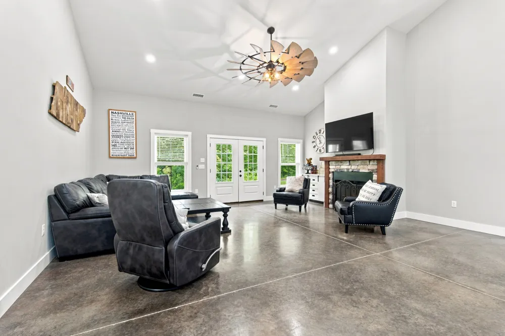 594 Highway 100 Centerville, TN 37033