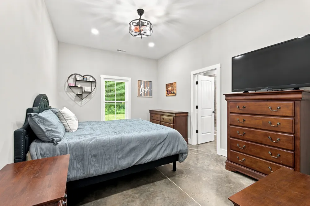 594 Highway 100 Centerville, TN 37033
