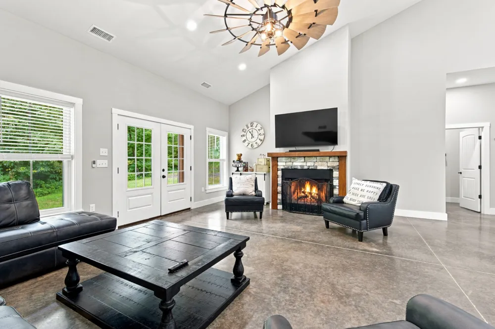 594 Highway 100 Centerville, TN 37033