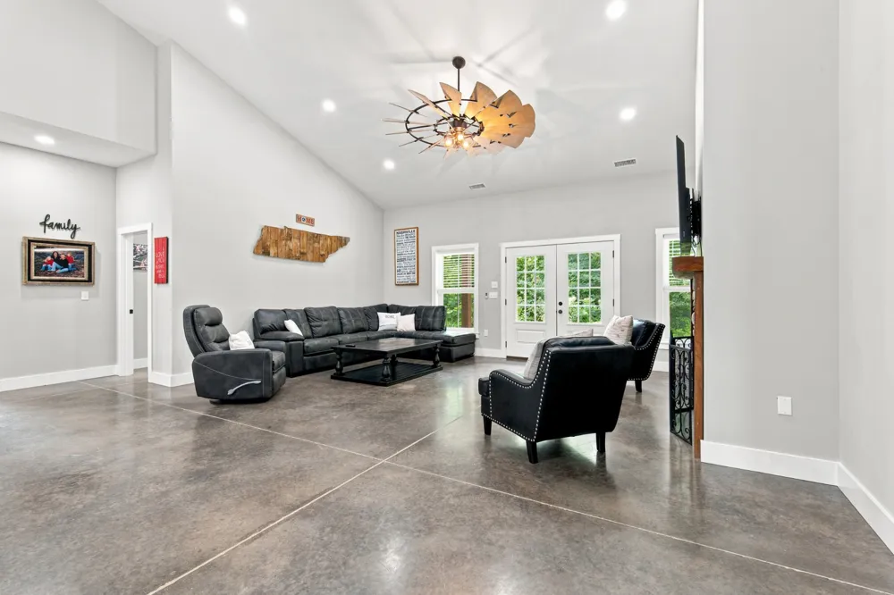 594 Highway 100 Centerville, TN 37033