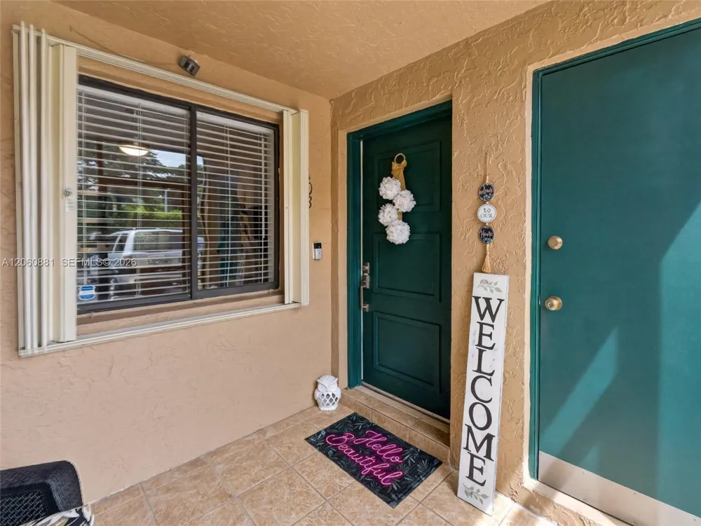 205 Lakeview Dr #103 Weston, FL 33326