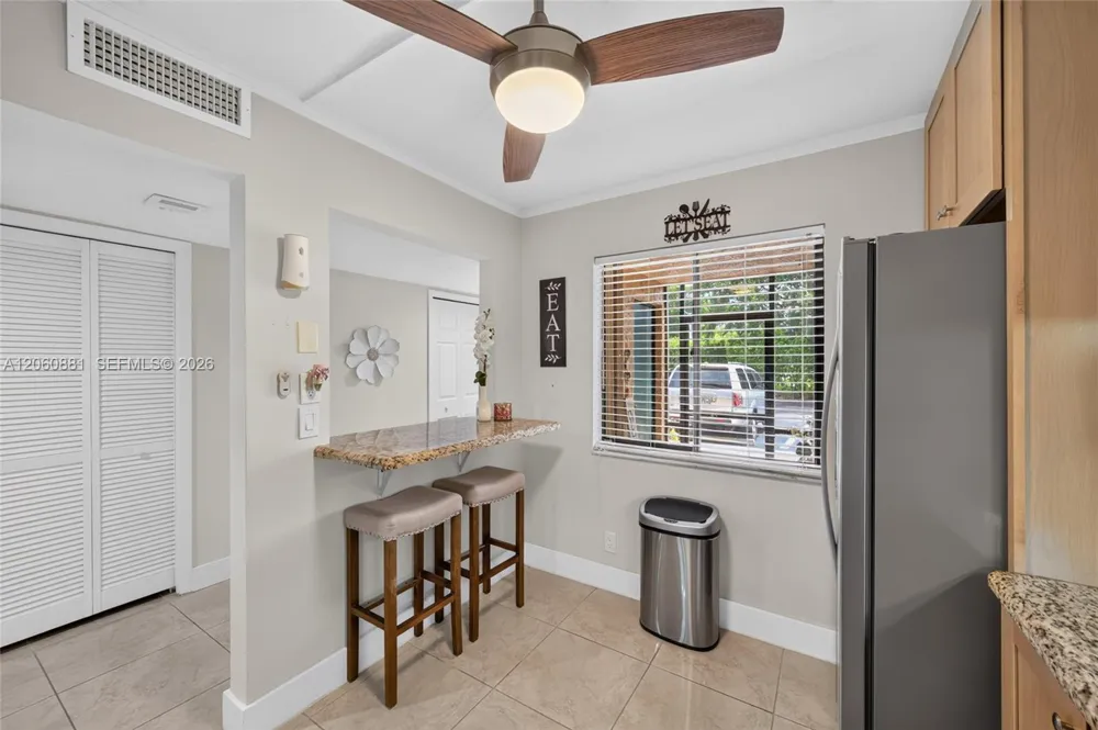 205 Lakeview Dr #103 Weston, FL 33326