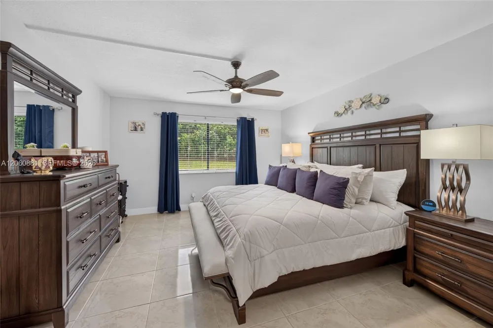 205 Lakeview Dr #103 Weston, FL 33326