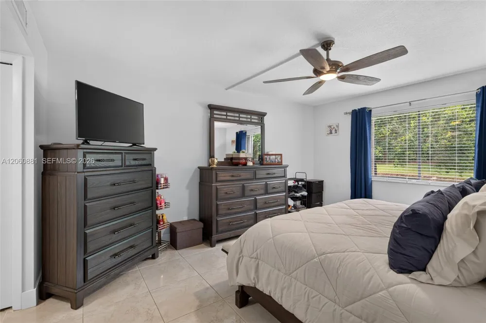 205 Lakeview Dr #103 Weston, FL 33326