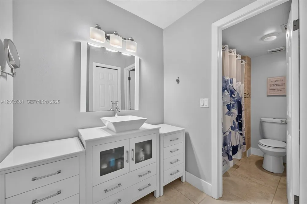205 Lakeview Dr #103 Weston, FL 33326