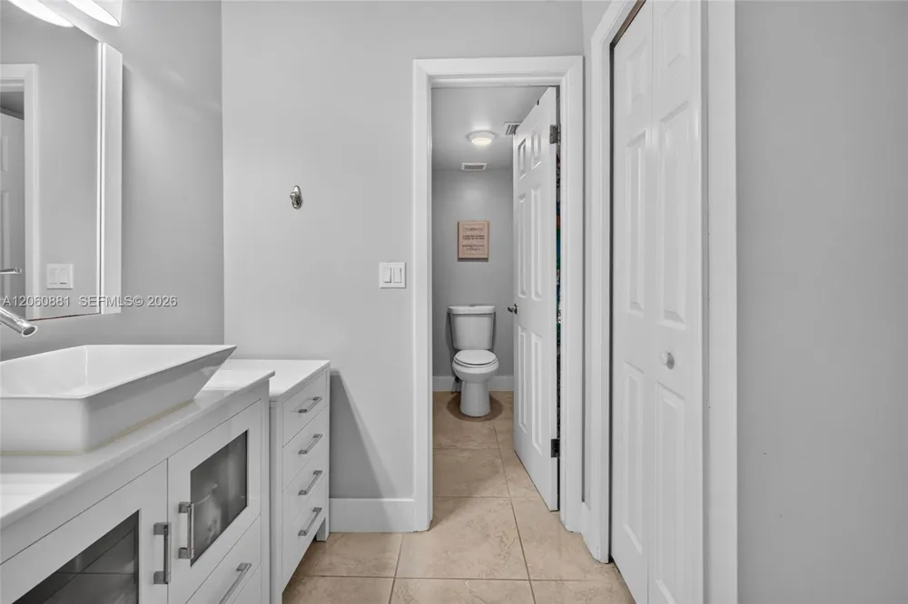 205 Lakeview Dr #103 Weston, FL 33326
