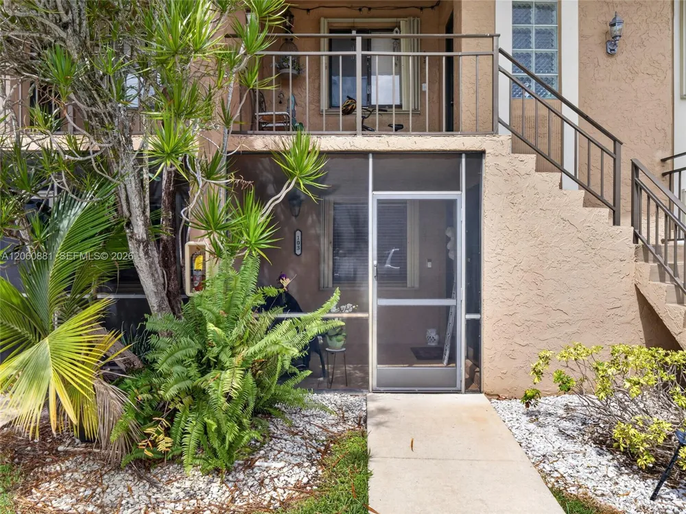 205 Lakeview Dr #103 Weston, FL 33326