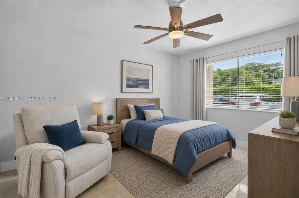 205 Lakeview Dr #103 Weston, FL 33326