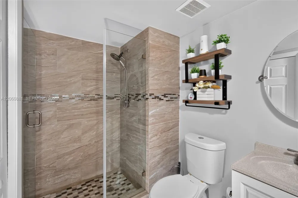 205 Lakeview Dr #103 Weston, FL 33326