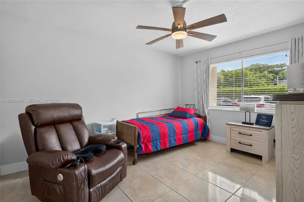 205 Lakeview Dr #103 Weston, FL 33326