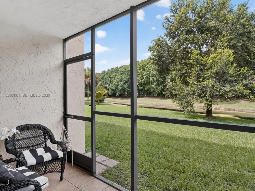 205 Lakeview Dr #103 Weston, FL 33326
