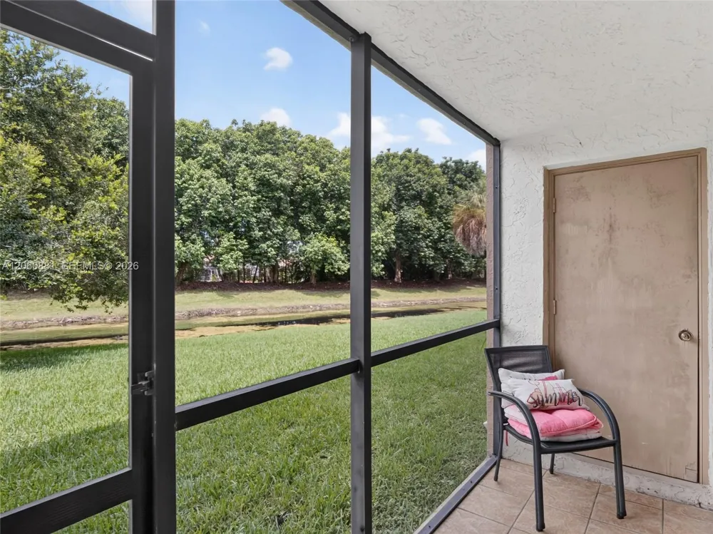 205 Lakeview Dr #103 Weston, FL 33326