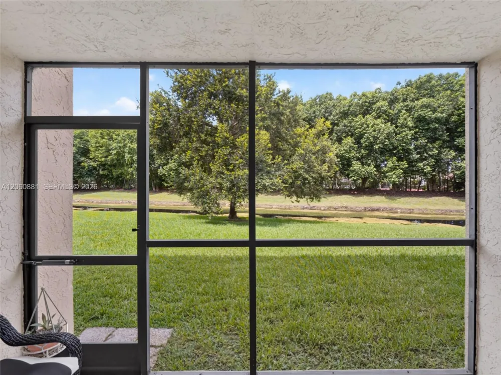205 Lakeview Dr #103 Weston, FL 33326