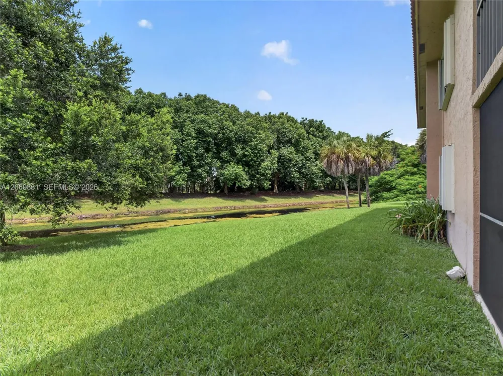 205 Lakeview Dr #103 Weston, FL 33326