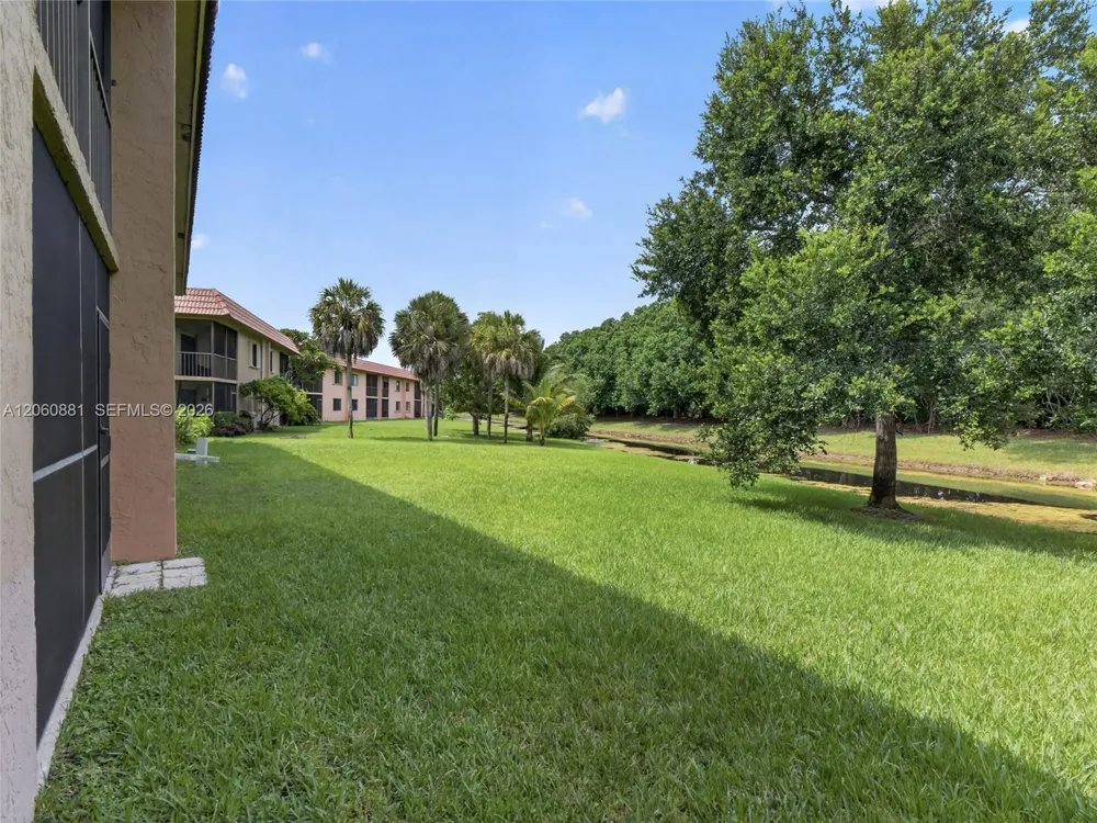 205 Lakeview Dr #103 Weston, FL 33326