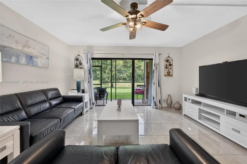 205 Lakeview Dr #103 Weston, FL 33326
