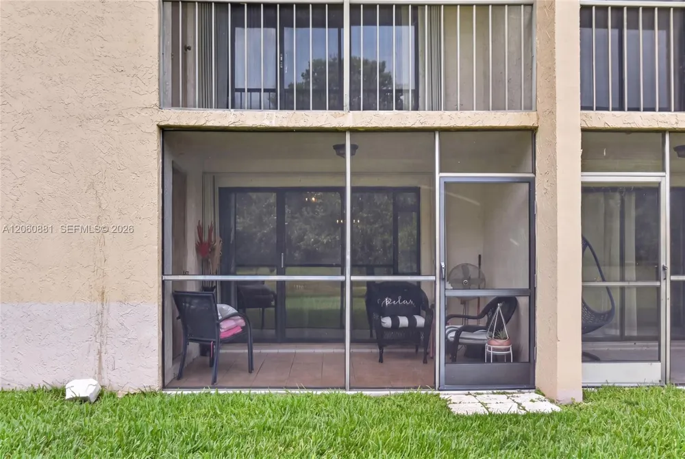 205 Lakeview Dr #103 Weston, FL 33326