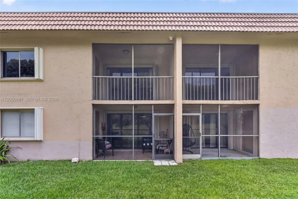 205 Lakeview Dr #103 Weston, FL 33326