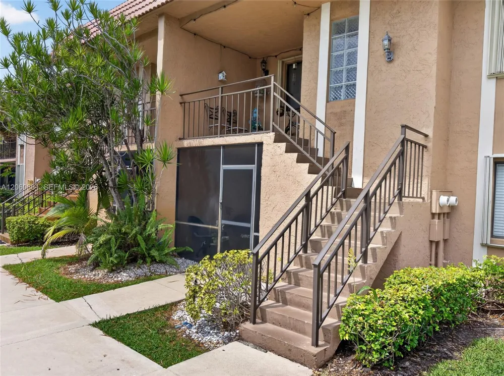 205 Lakeview Dr #103 Weston, FL 33326