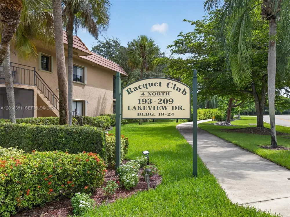 205 Lakeview Dr #103 Weston, FL 33326