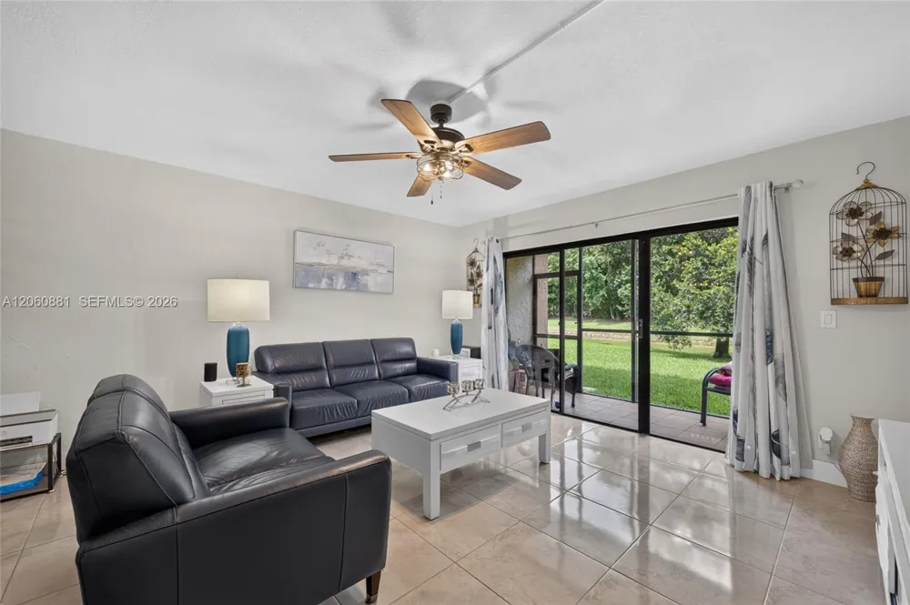 205 Lakeview Dr #103 Weston, FL 33326