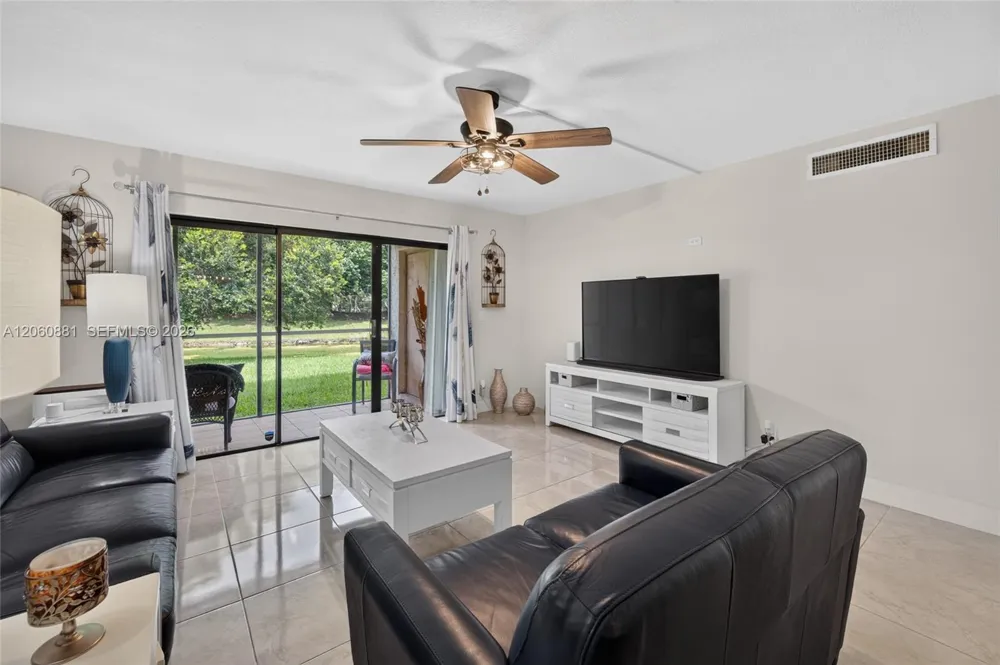 205 Lakeview Dr #103 Weston, FL 33326