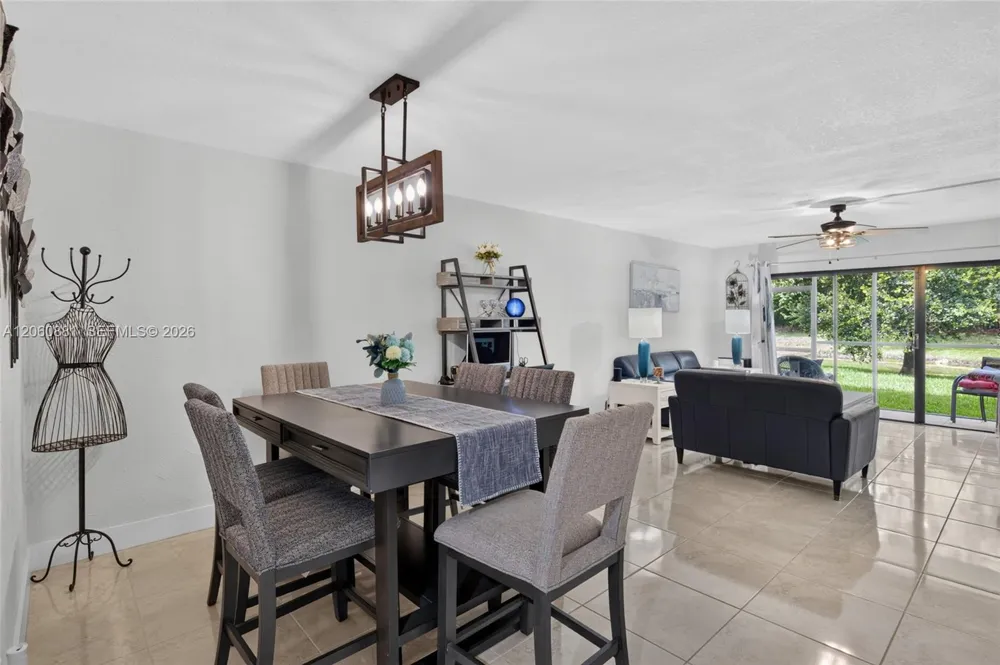 205 Lakeview Dr #103 Weston, FL 33326