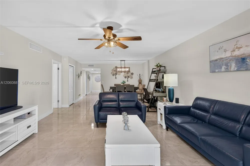 205 Lakeview Dr #103 Weston, FL 33326