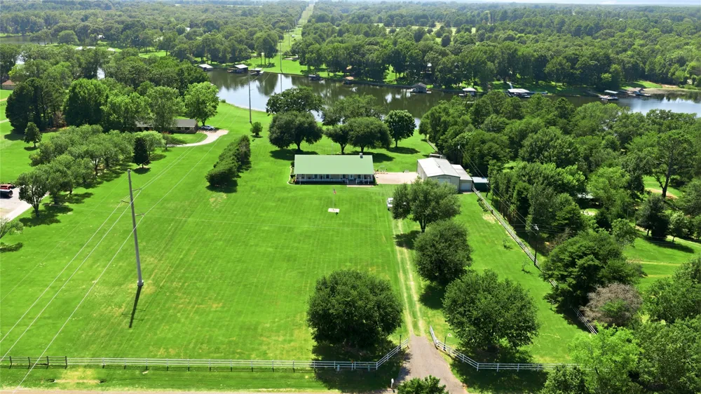 1682 County Road 4825 Athens, TX 75751