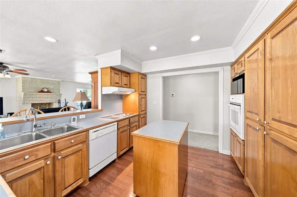1682 County Road 4825 Athens, TX 75751