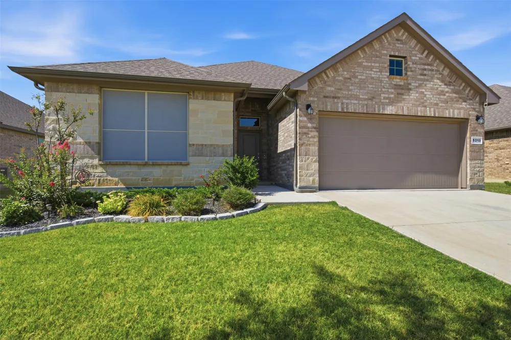 5213 Crystal Lake Avenue Krum, TX 76249