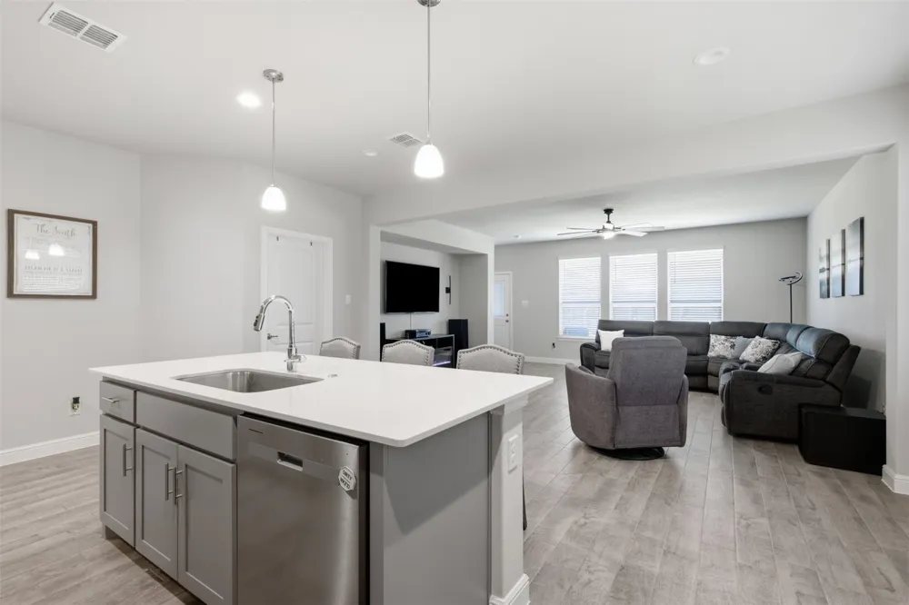 5213 Crystal Lake Avenue Krum, TX 76249