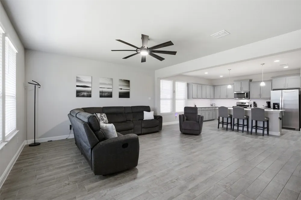 5213 Crystal Lake Avenue Krum, TX 76249