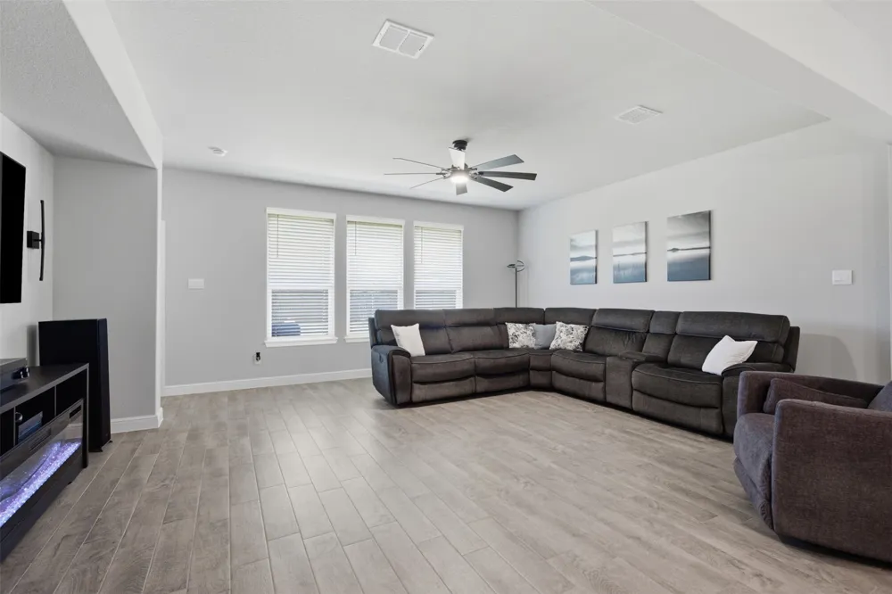 5213 Crystal Lake Avenue Krum, TX 76249