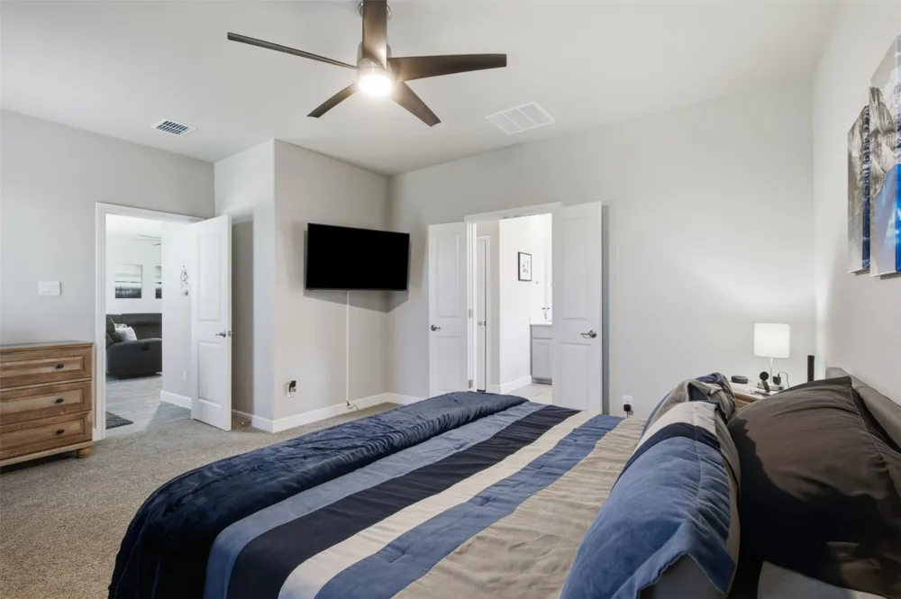 5213 Crystal Lake Avenue Krum, TX 76249