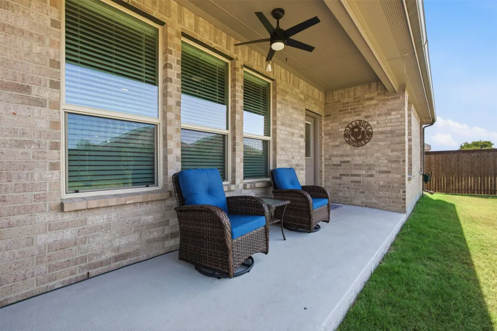 5213 Crystal Lake Avenue Krum, TX 76249