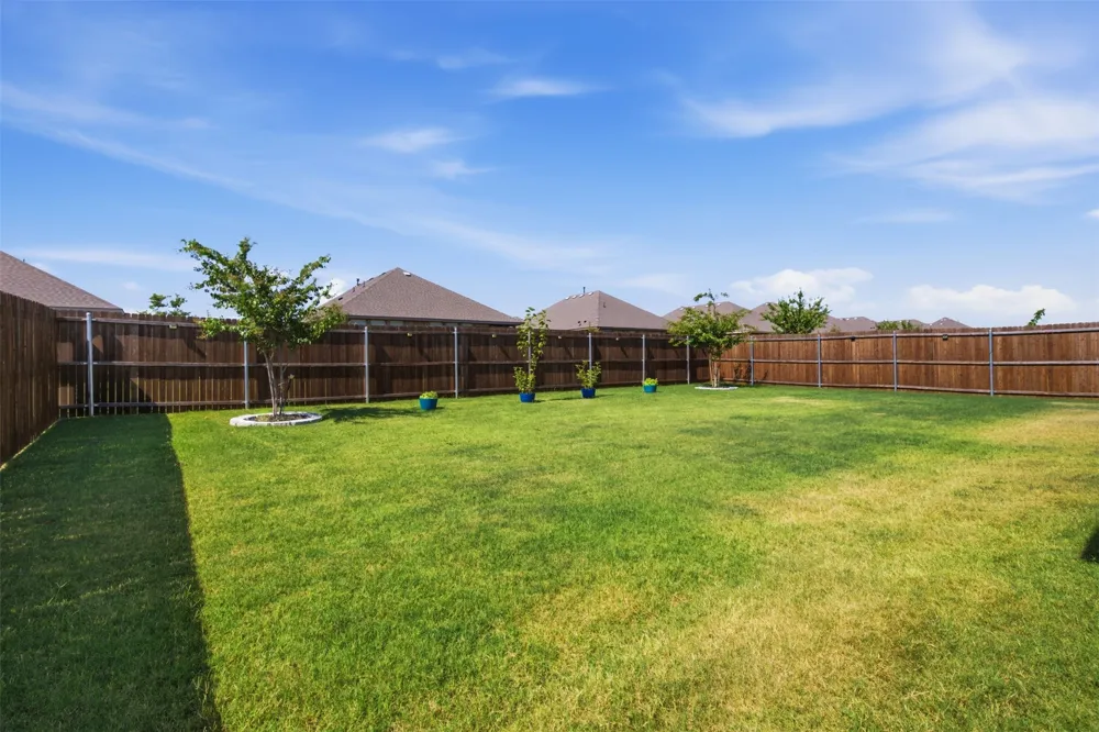 5213 Crystal Lake Avenue Krum, TX 76249