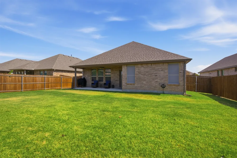 5213 Crystal Lake Avenue Krum, TX 76249